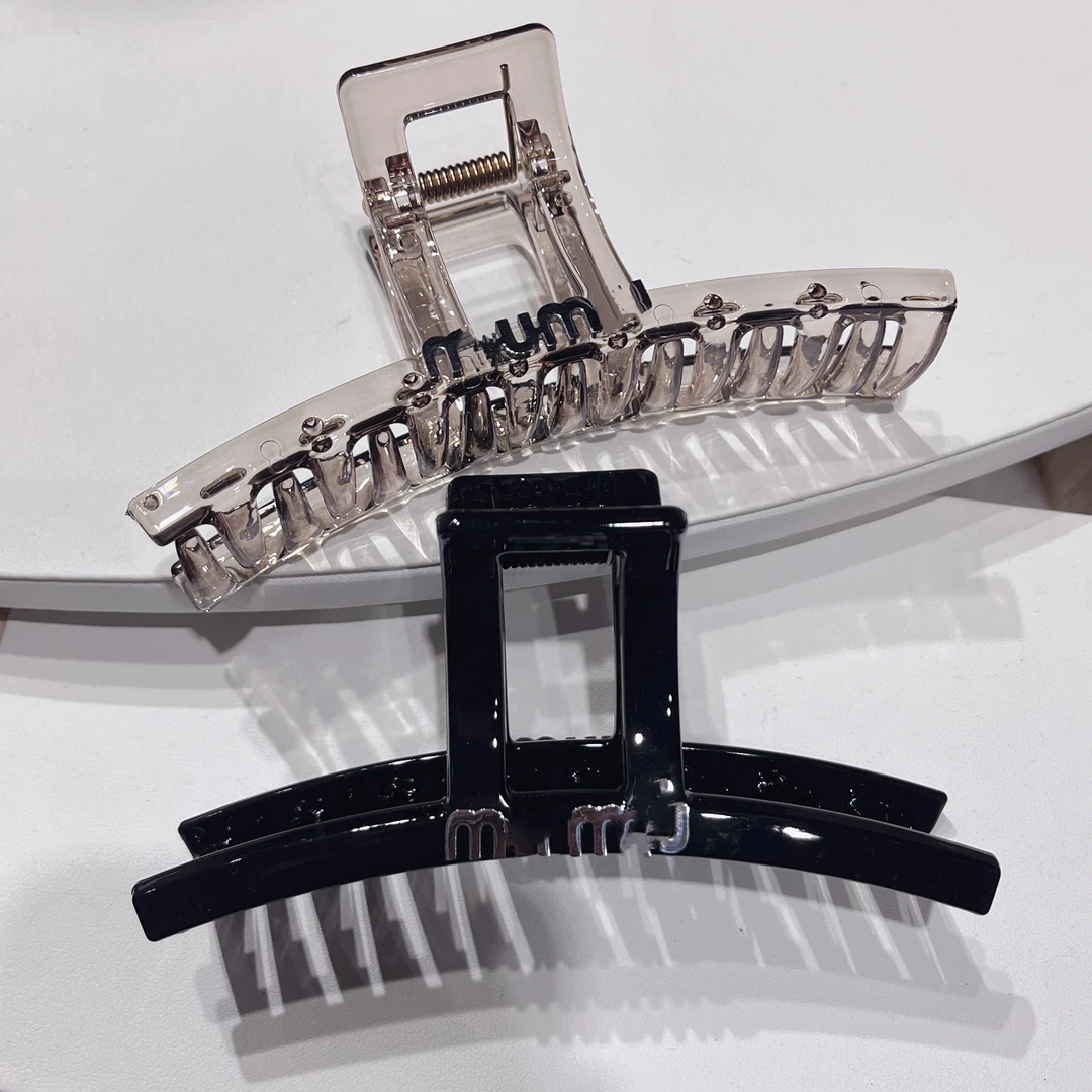 （陈陈家发饰）11公分新款M字母抓夹时尚百搭高级感高档原创盘发夹