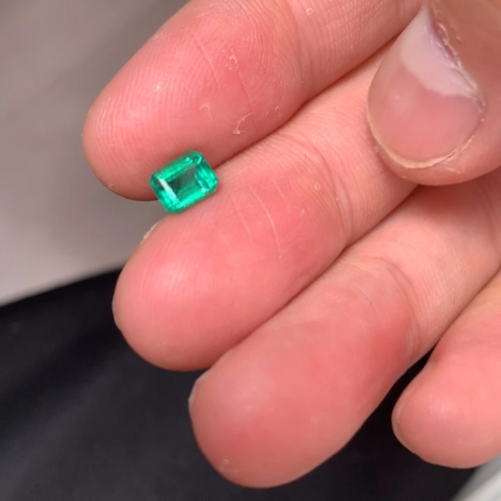 祖母绿裸石未镶嵌