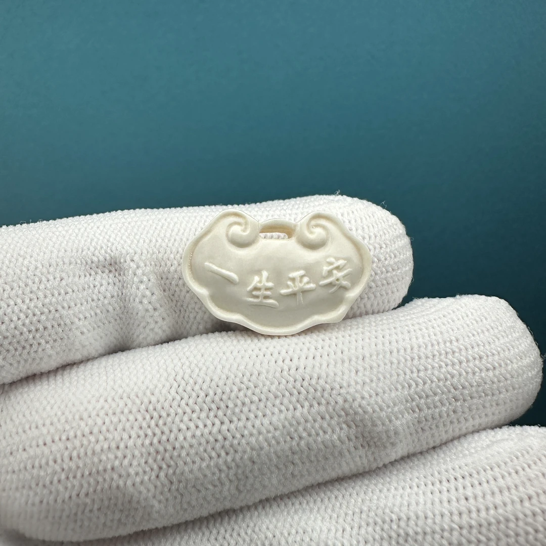 K1049天然猛犸 雕刻平安锁22*14.4mm一物一图 假一罚十