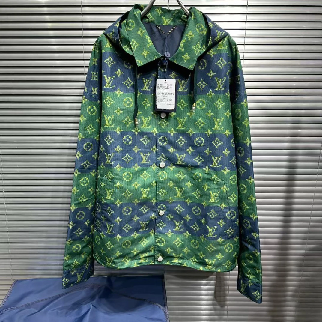 未使用 LouisVuitton/路易威登 26ss珍珠扣绿色条纹连帽外套 54码