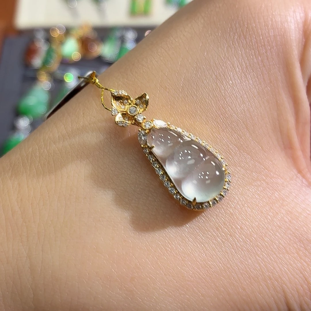 翡翠18K金镶嵌颈饰