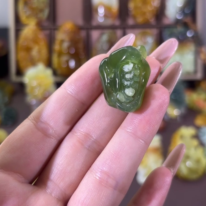 未镶嵌蛇纹石玉颈饰