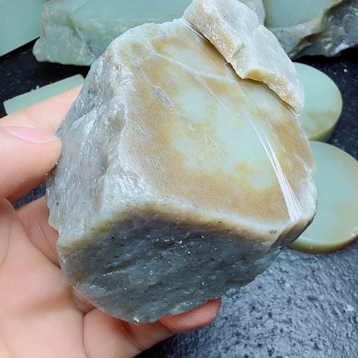 和田玉（糖玉）未镶嵌珠宝奇石