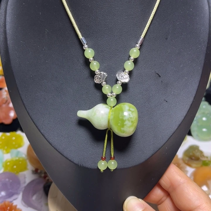 蛇纹石玉未镶嵌吊坠(赠链)