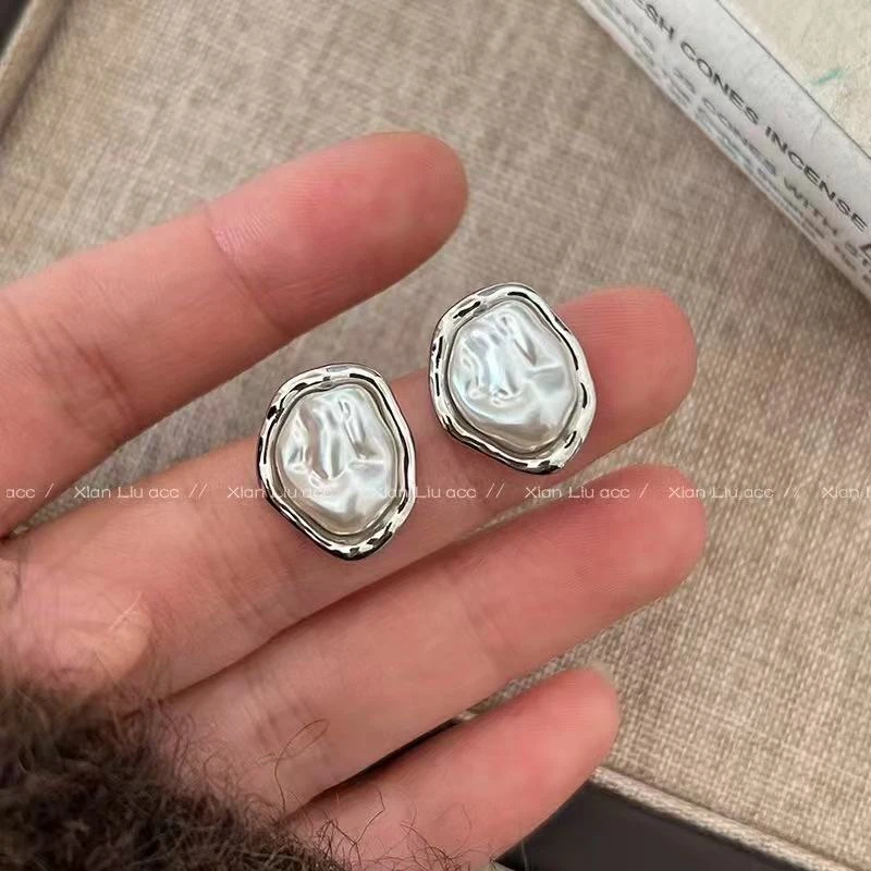 合金仿珍珠耳饰 小众设计感不规则耳钉独特高级感耳环