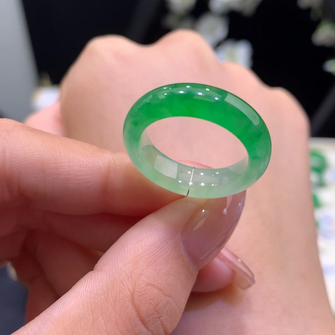 翡翠未镶嵌戒指翡翠