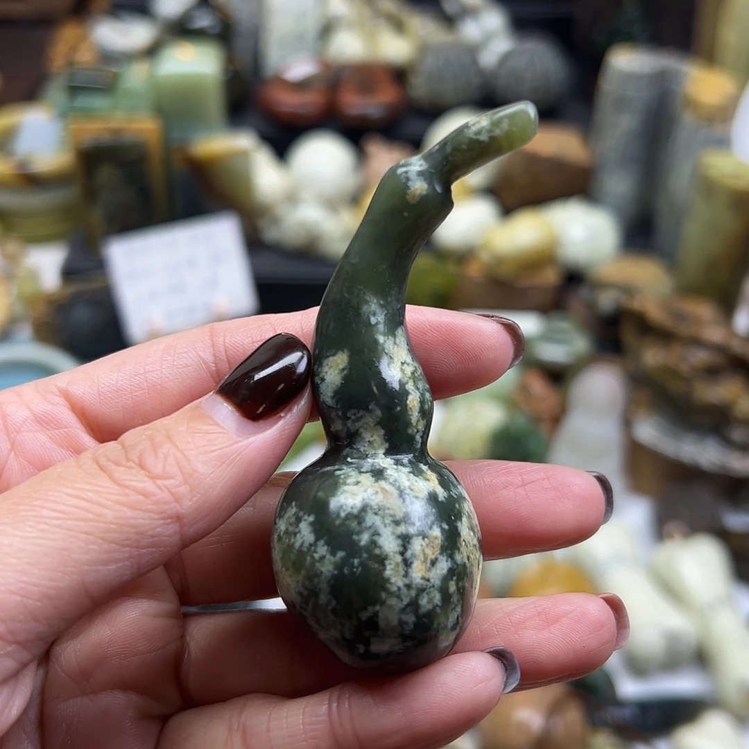 云***轻岫岩河磨玉（透闪石质玉）未镶嵌颈饰河磨玉葫芦