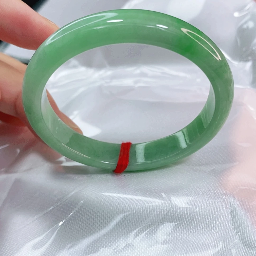 翡翠手镯未镶嵌52圈口贵妃