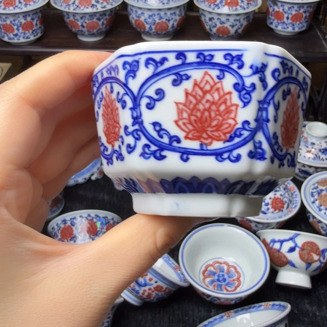 大***杨青花釉里红六方杯微瑕