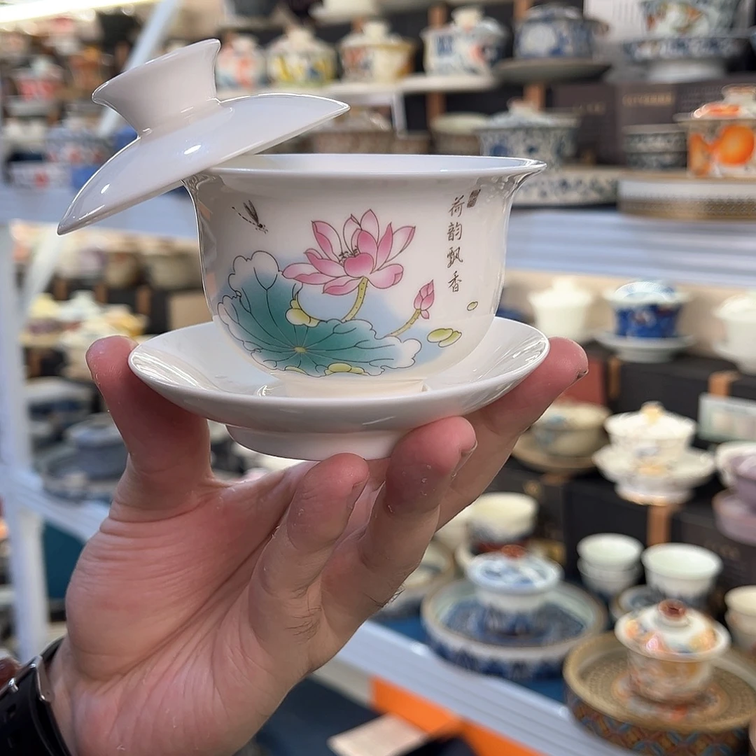 盖碗很漂亮，非常喜欢