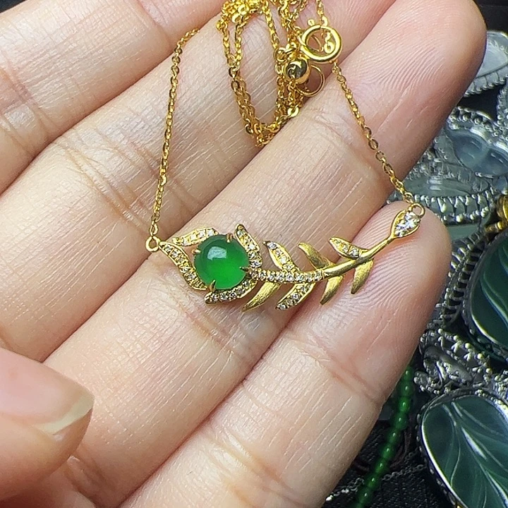 翡翠18K金镶嵌项链