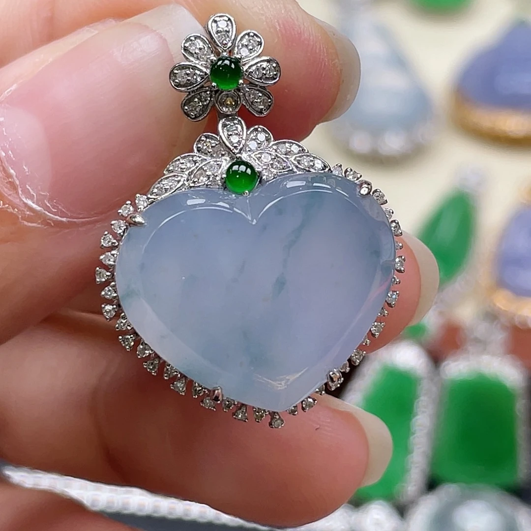 翡翠18K金镶嵌颈饰紫爱心