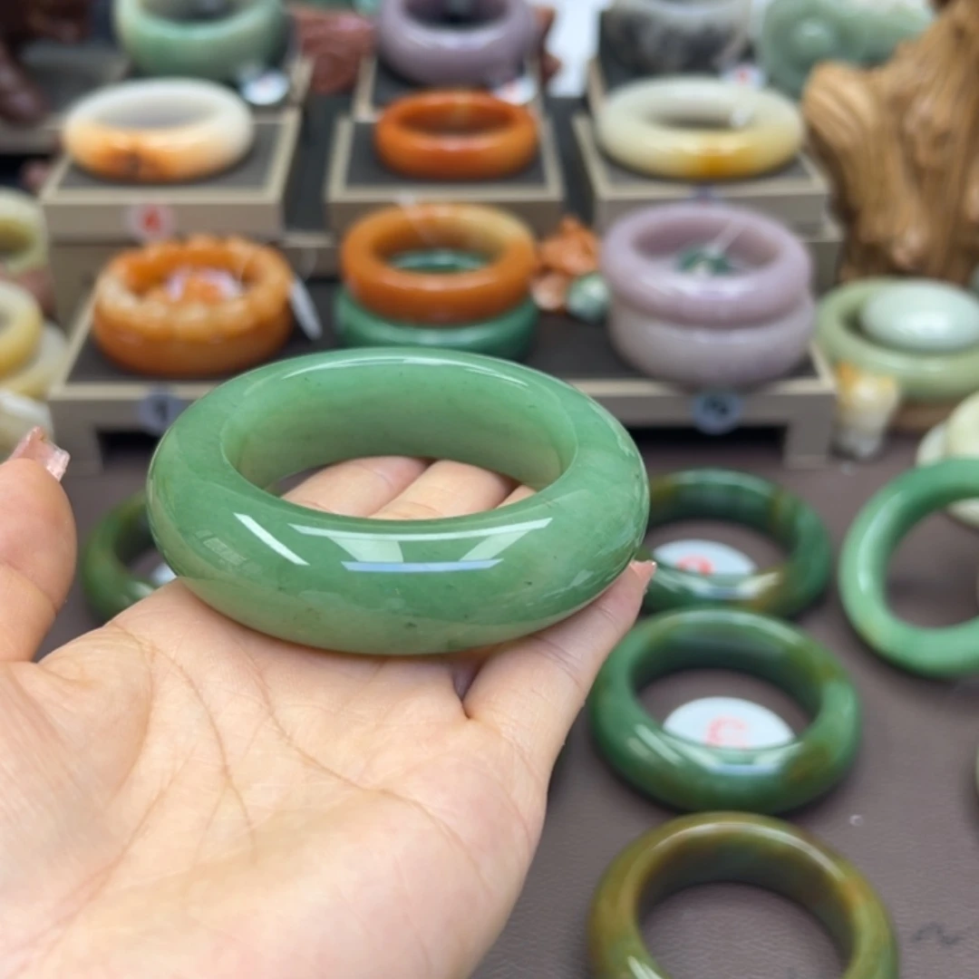 石英质玉手镯未镶嵌小****）