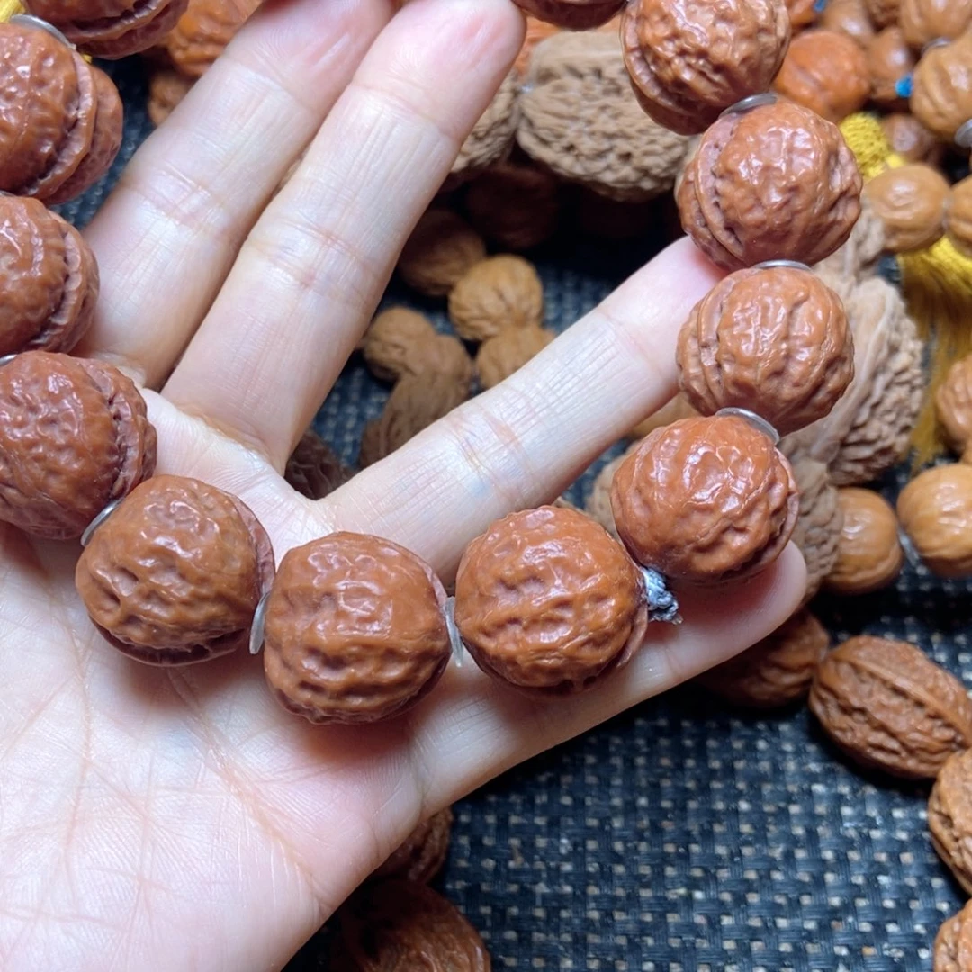 天***。桃核吊坠铁皮纹手串