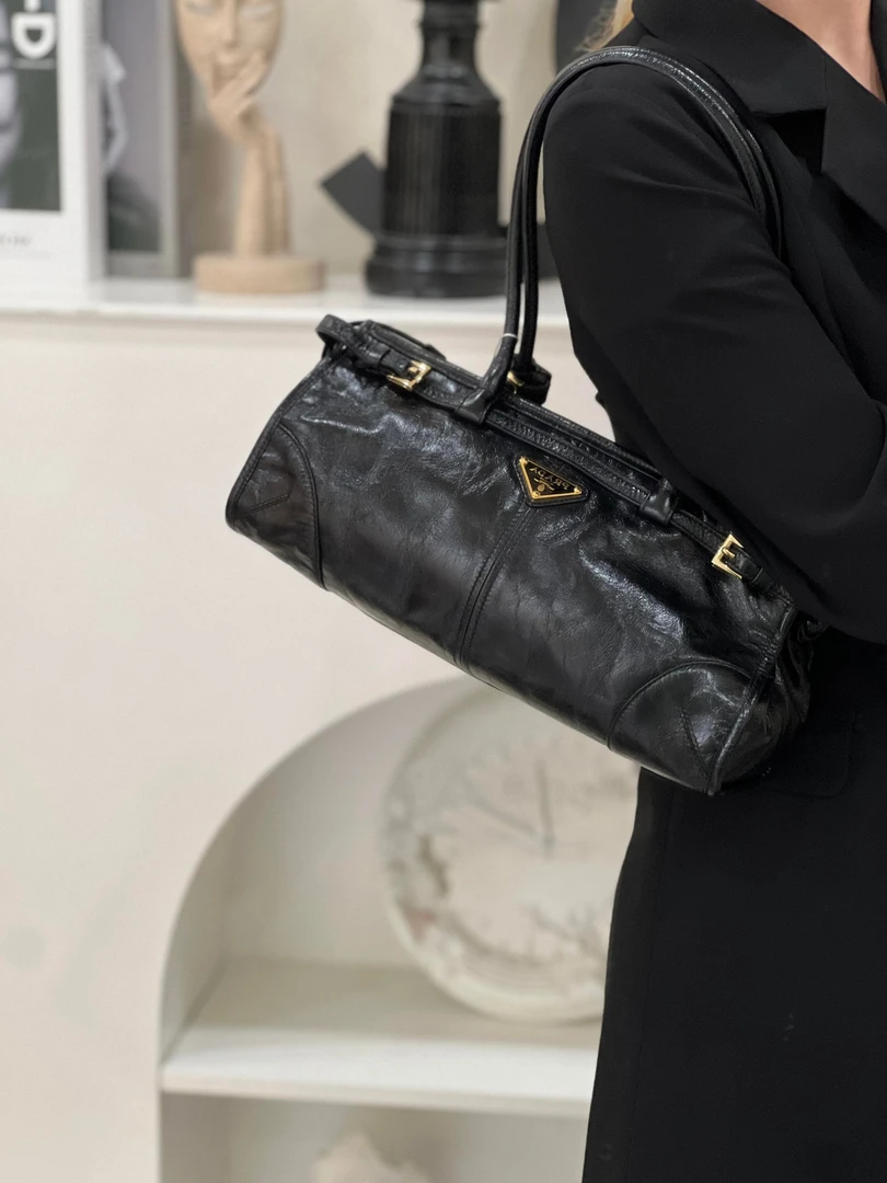 99新 Prada/普拉达 prada 普拉达 soft lux中号黑金/无公价/优品