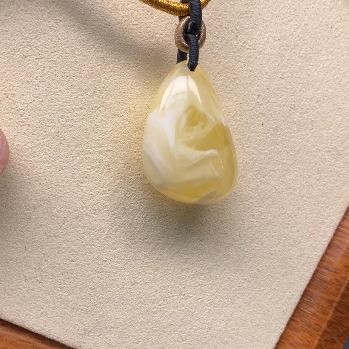 未镶嵌琥珀珠宝奇石