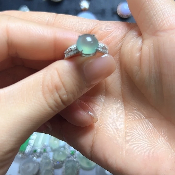 颈饰未镶嵌翡翠戒指