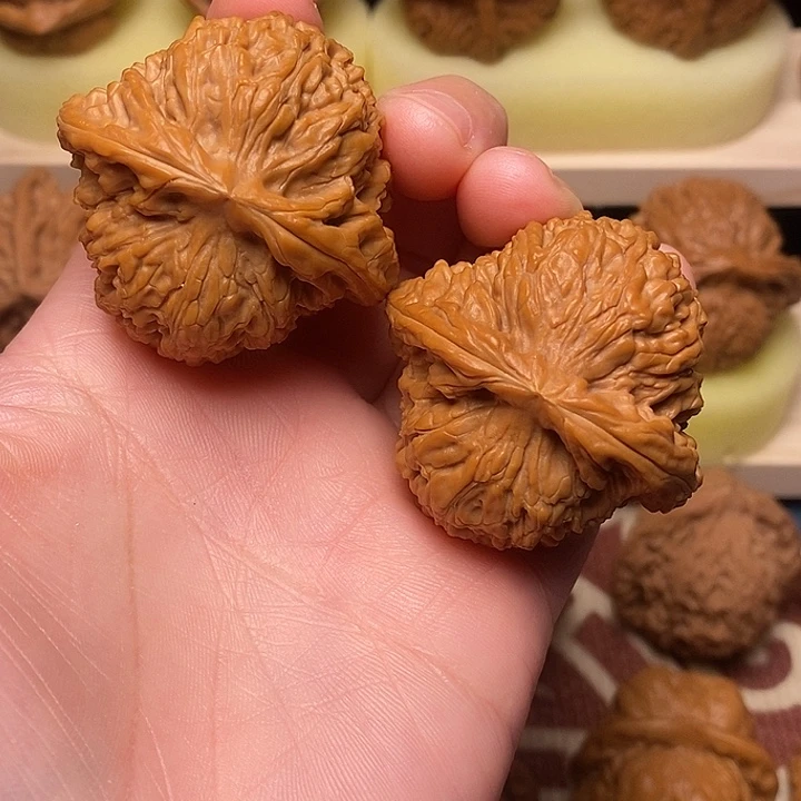 H***t文玩核桃吊坠43球疆