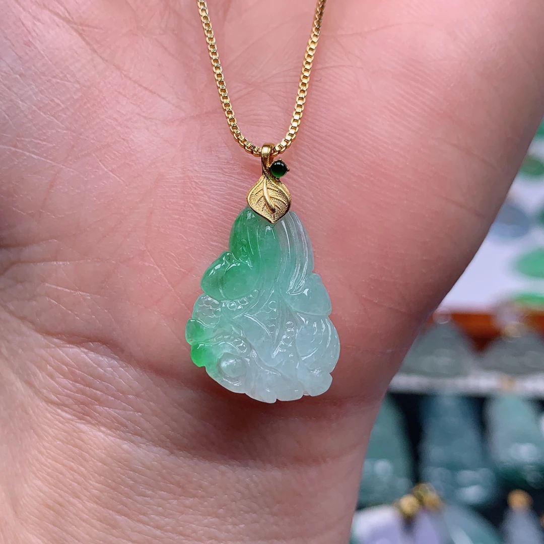 缅甸天然翡翠A货 冰润飘绿白菜43/115(尺寸21.8x15.1x4.7)