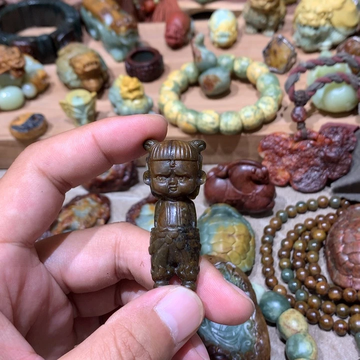 未镶嵌岫岩河磨玉（透闪石质玉）挂件