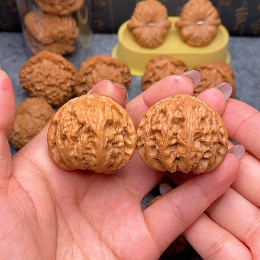 文玩核桃把件丿****?白狮子40