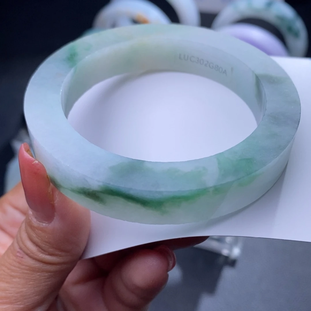 定制翡翠未镶嵌翡翠手镯