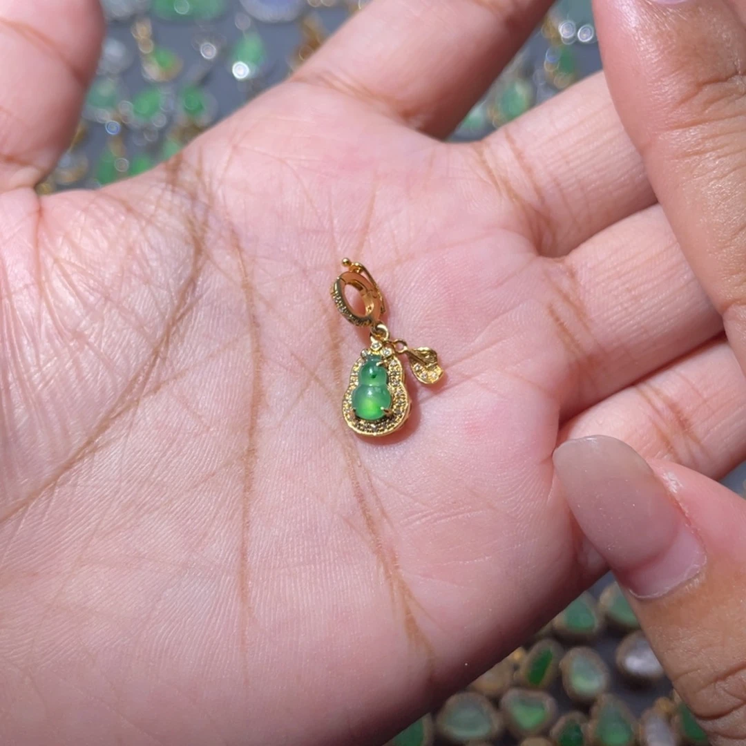 吊坠(不含链)18K金镶嵌翡翠