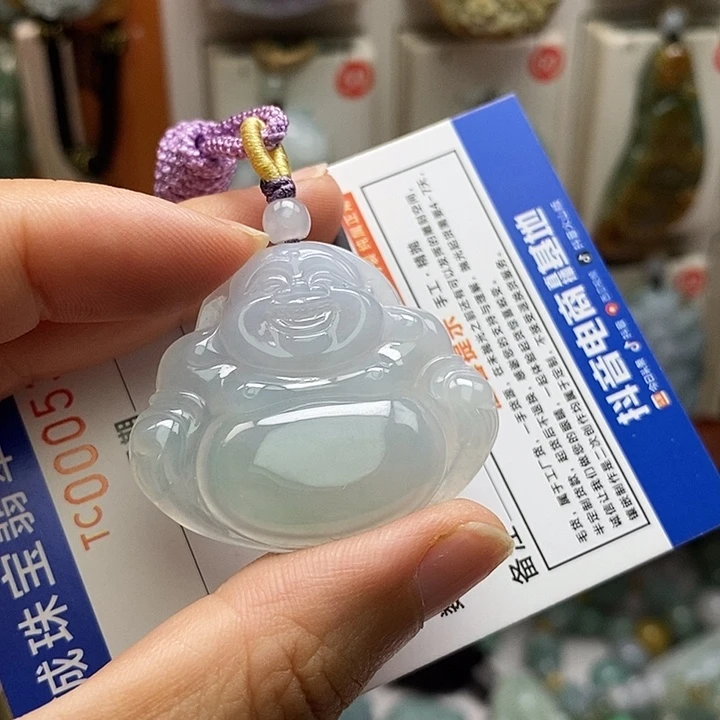 威***廉翡翠未镶嵌颈饰每天