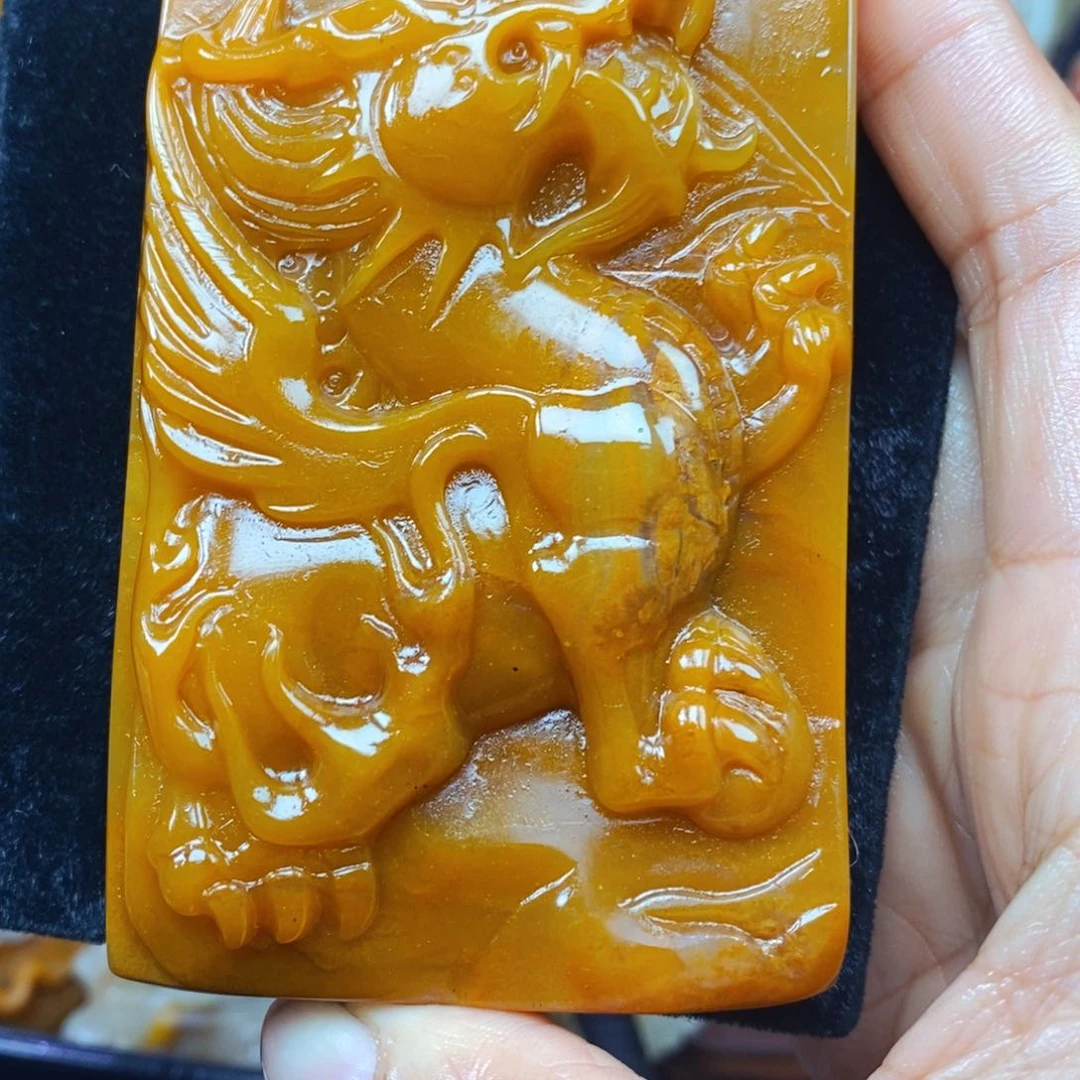 石英质玉（黄龙玉）未镶嵌颈饰