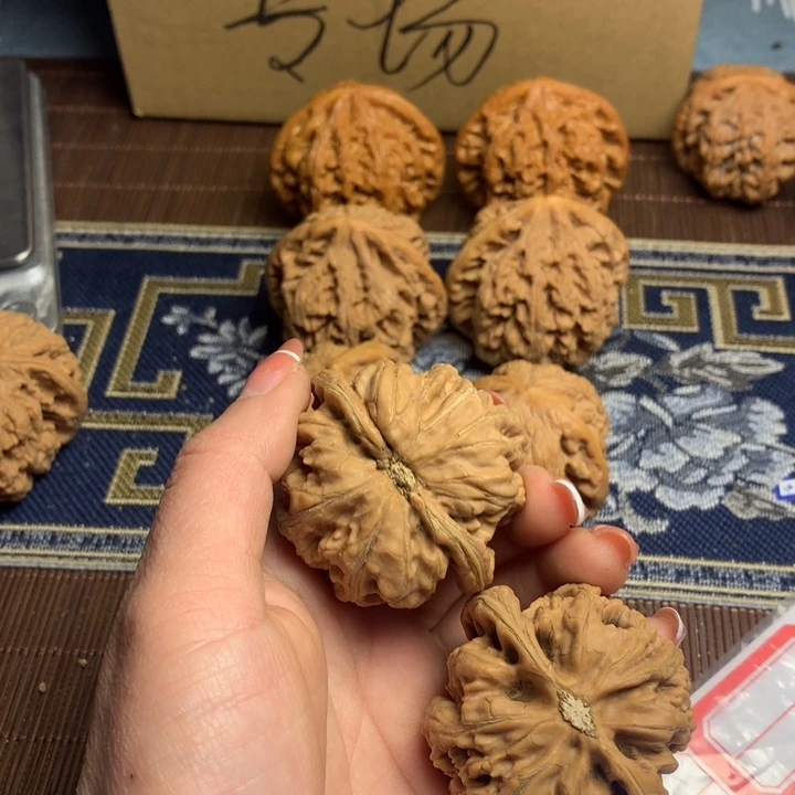 吊坠文玩核桃微*。粗筋