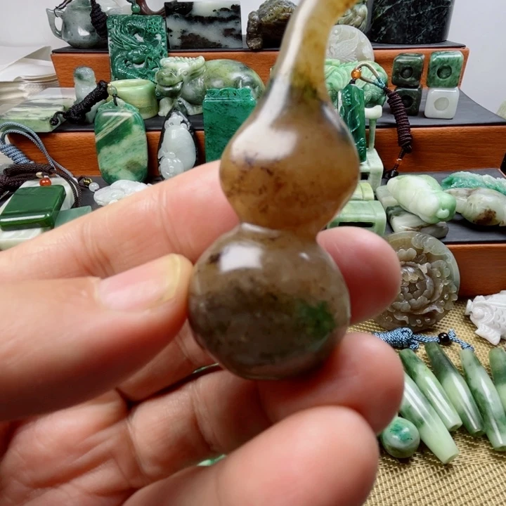 独山玉未镶嵌珠宝半成品