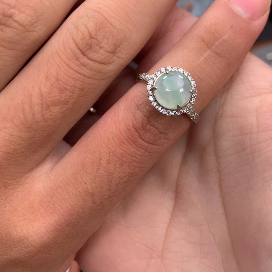 我***好翡翠未镶嵌颈饰你是