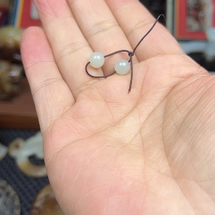 过***忘和田玉散珠卡八珠子两颗