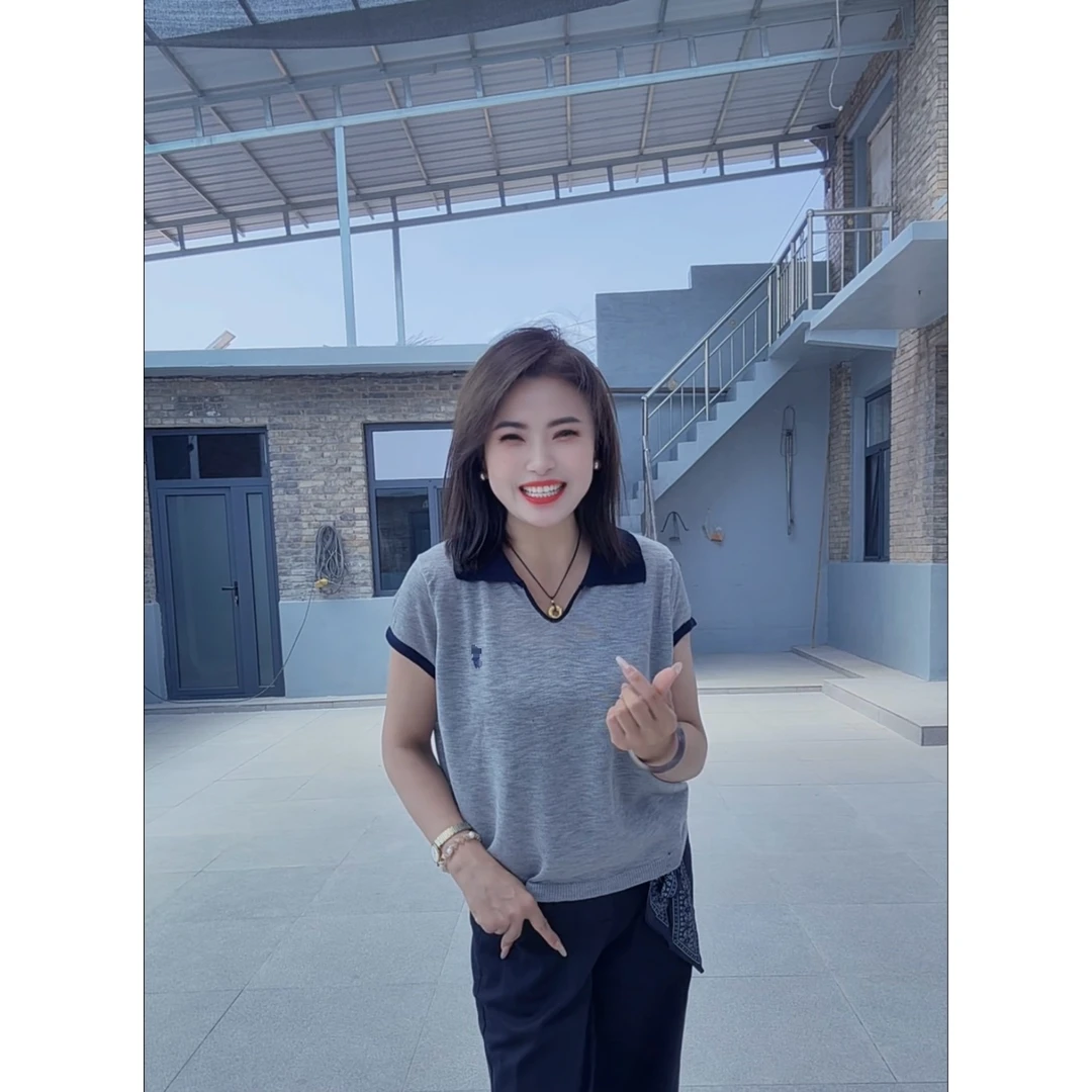 艳艳家 显瘦夏季设计翻领百搭短袖