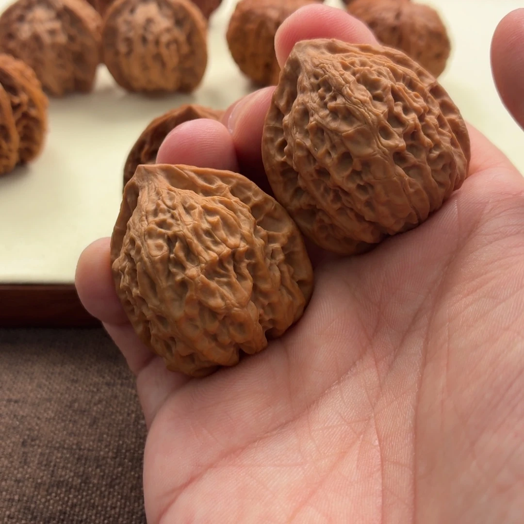 文玩核桃吊坠边37mm金牛