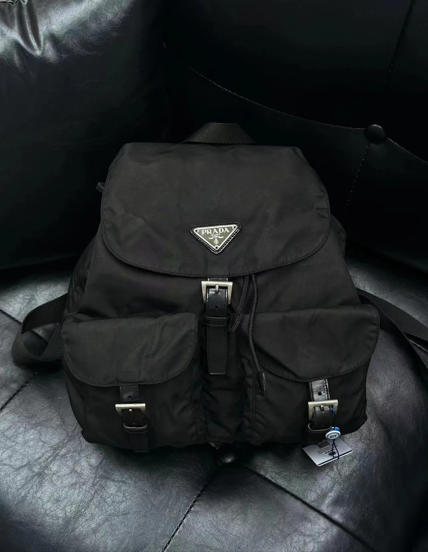95新 Prada/普拉达 黑色降落伞双肩包/秋境 09493