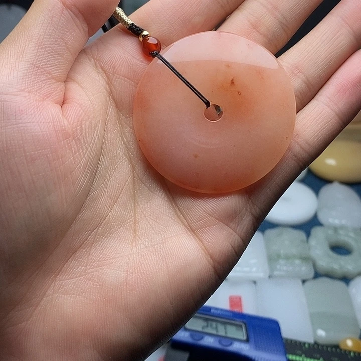 石英质玉（金丝玉）未镶嵌颈饰