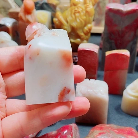 昌化石老性精品红花冻石