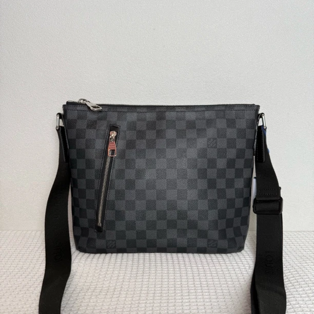 99新 LouisVuitton/路易威登 98新/5332男士时尚黑棋盘格饺子包