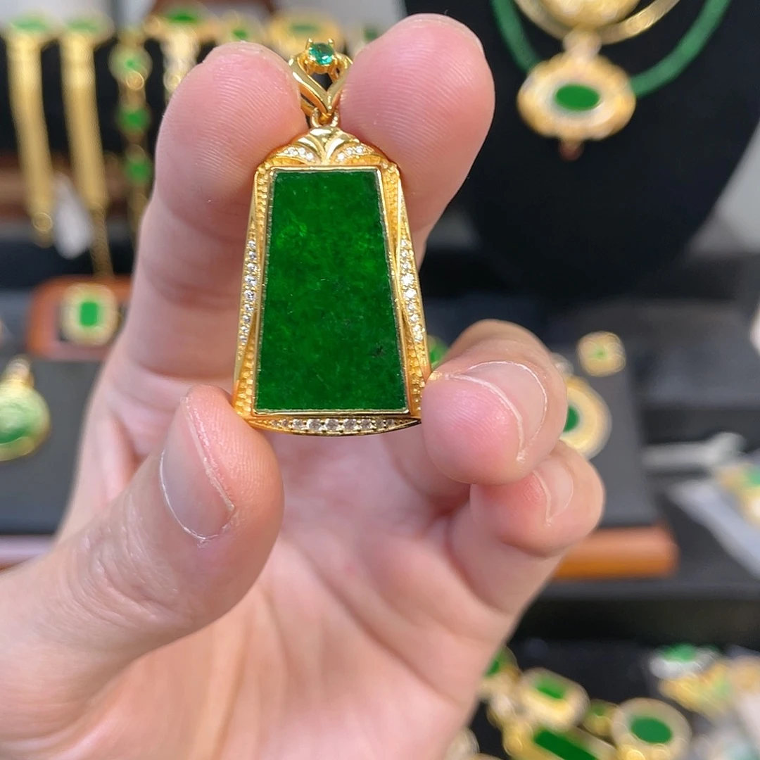 翡翠吊坠(赠链)银S925镀金镶嵌