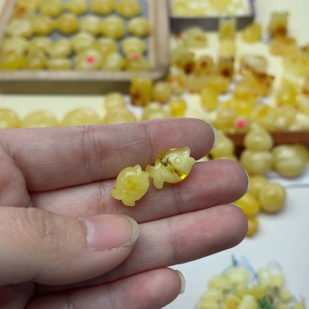 【闪购商品】蜜蜡裸石未镶嵌回****》配饰