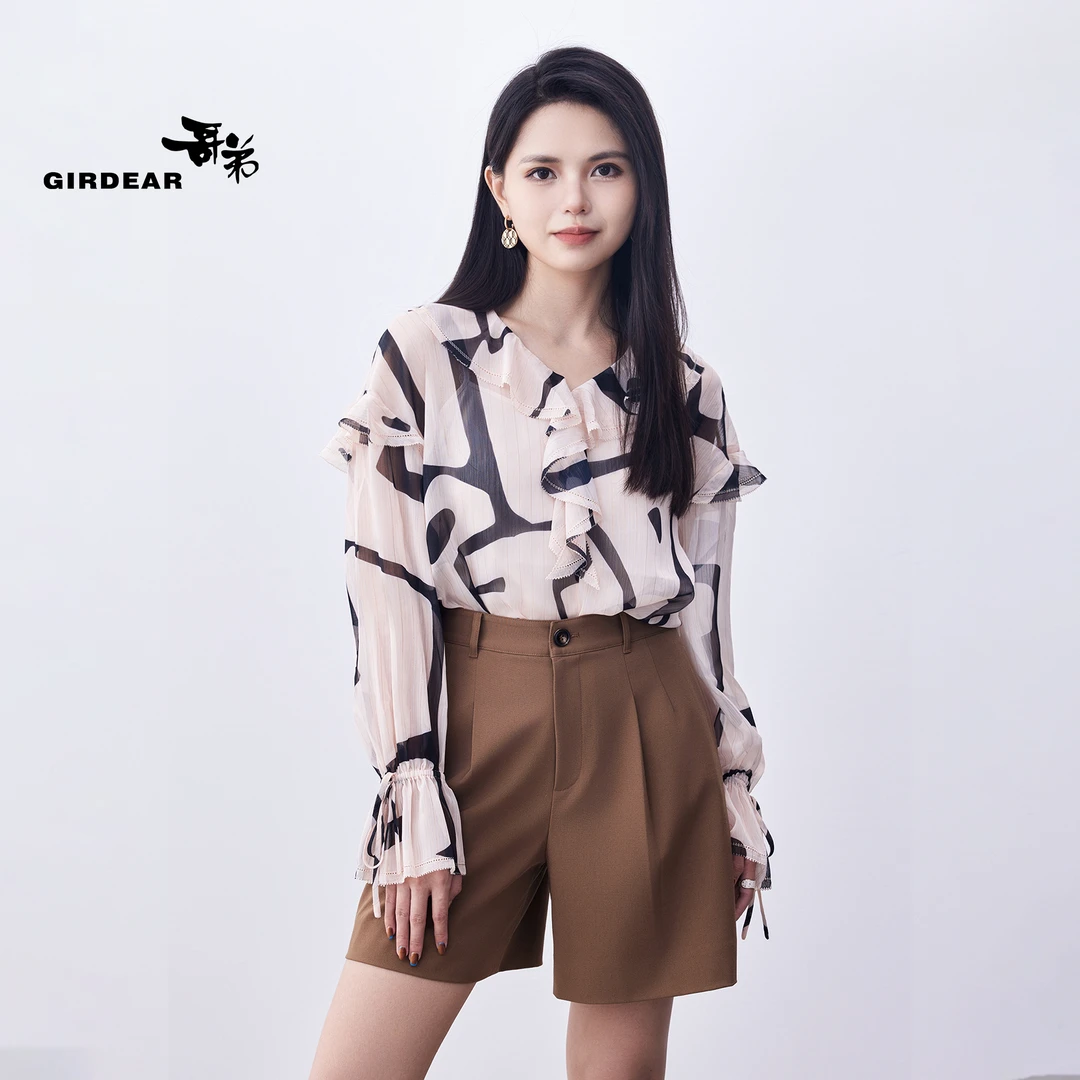 GIRDEAR/哥弟气质优雅荷叶边设计感抽绳喇叭袖V领衬衫-1301034-2A