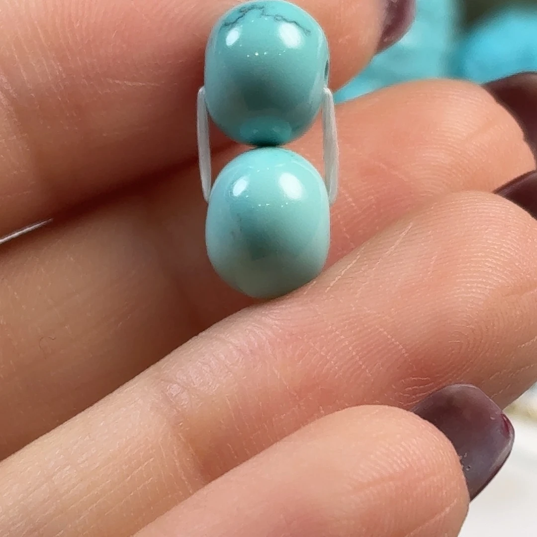 边***看绿松石未镶嵌颈饰