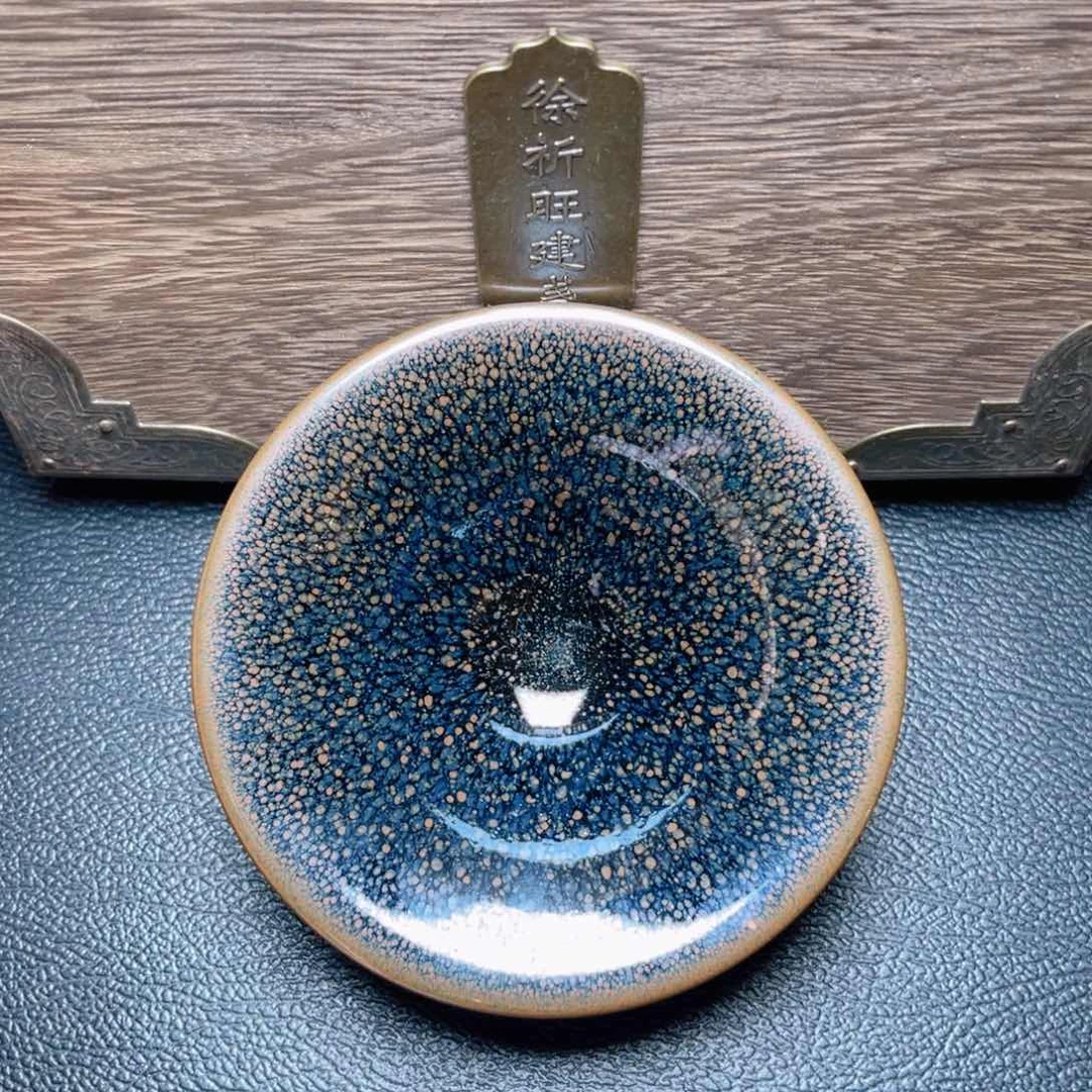 茶盏滴滴答答的声音响