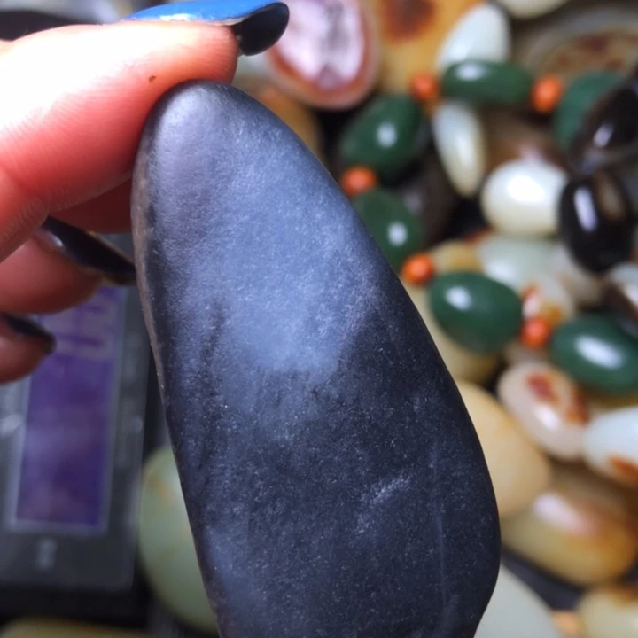 和田玉（翠青玉）未镶嵌珠宝奇石