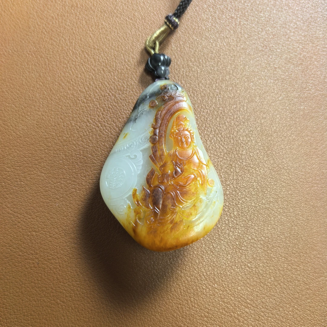 新疆和田玉独籽观音吊坠三色手工雕刻