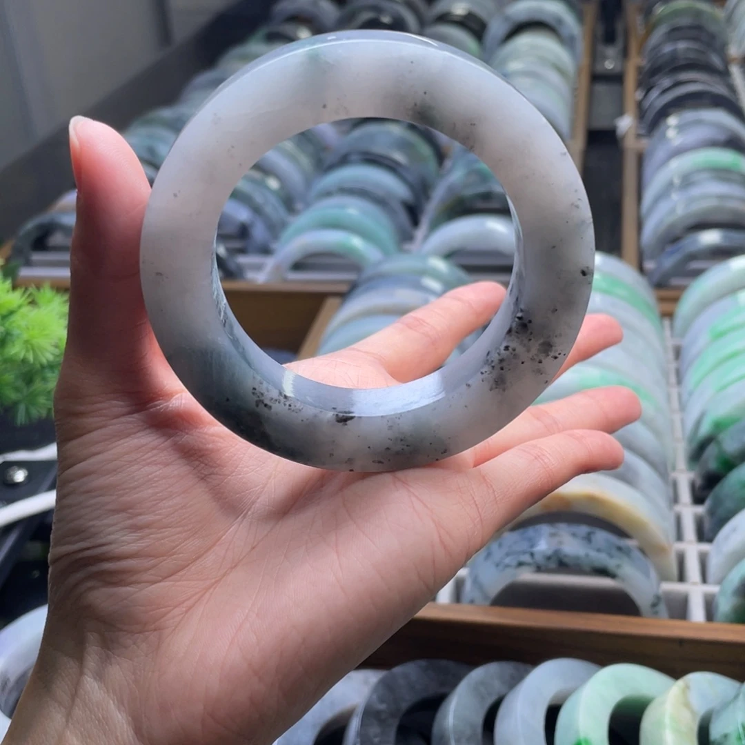定制翡翠未镶嵌翡翠手镯