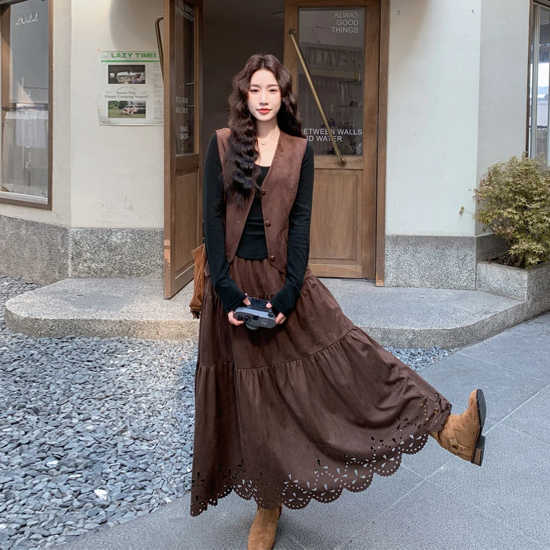 美拉德老钱风麂皮绒马甲雕花半裙2025春秋新款文艺复古氛围感套装