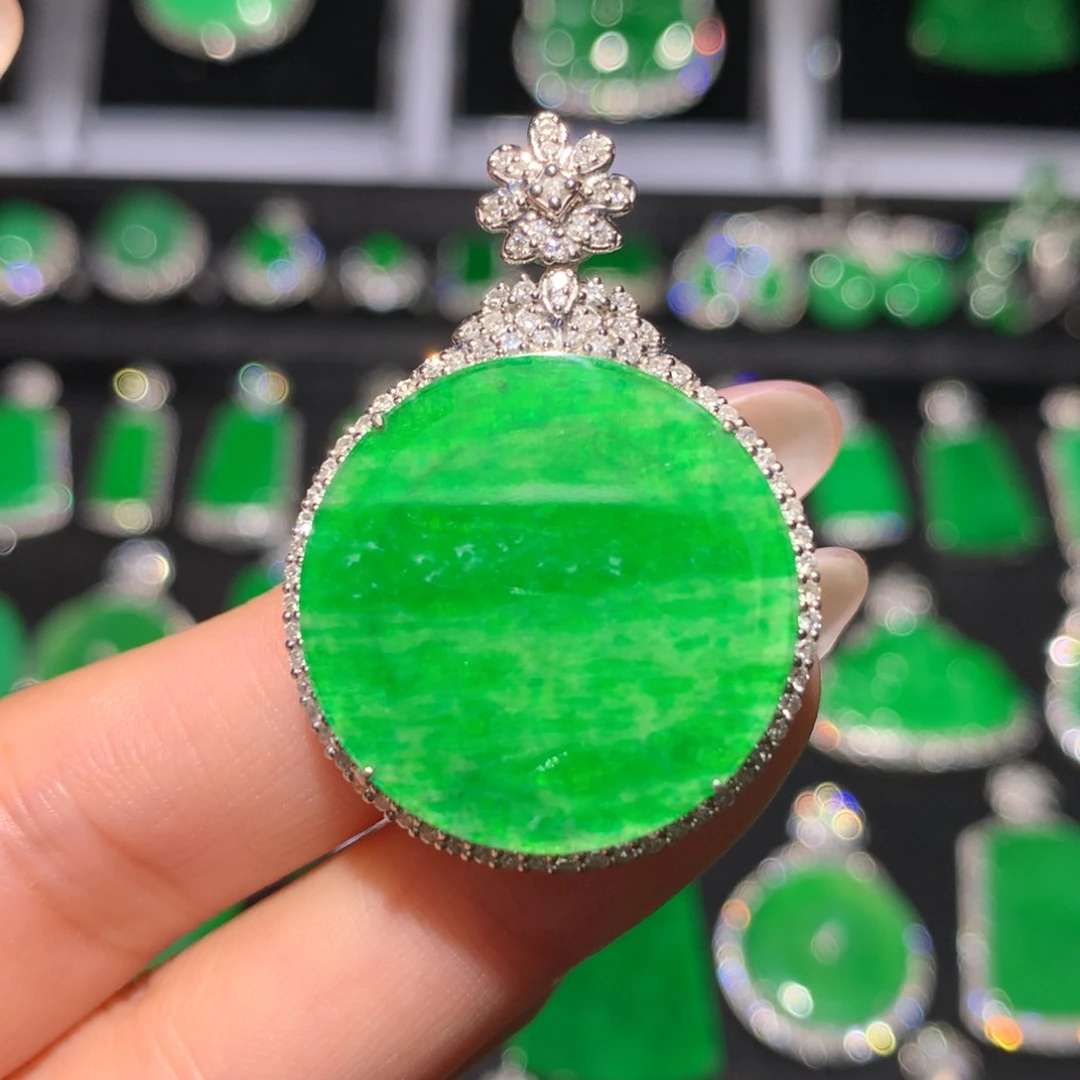 翡翠18K金镶嵌颈饰翡翠