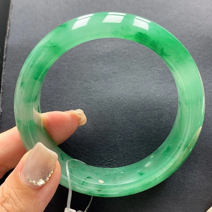 小***妹石英质玉手镯未镶嵌